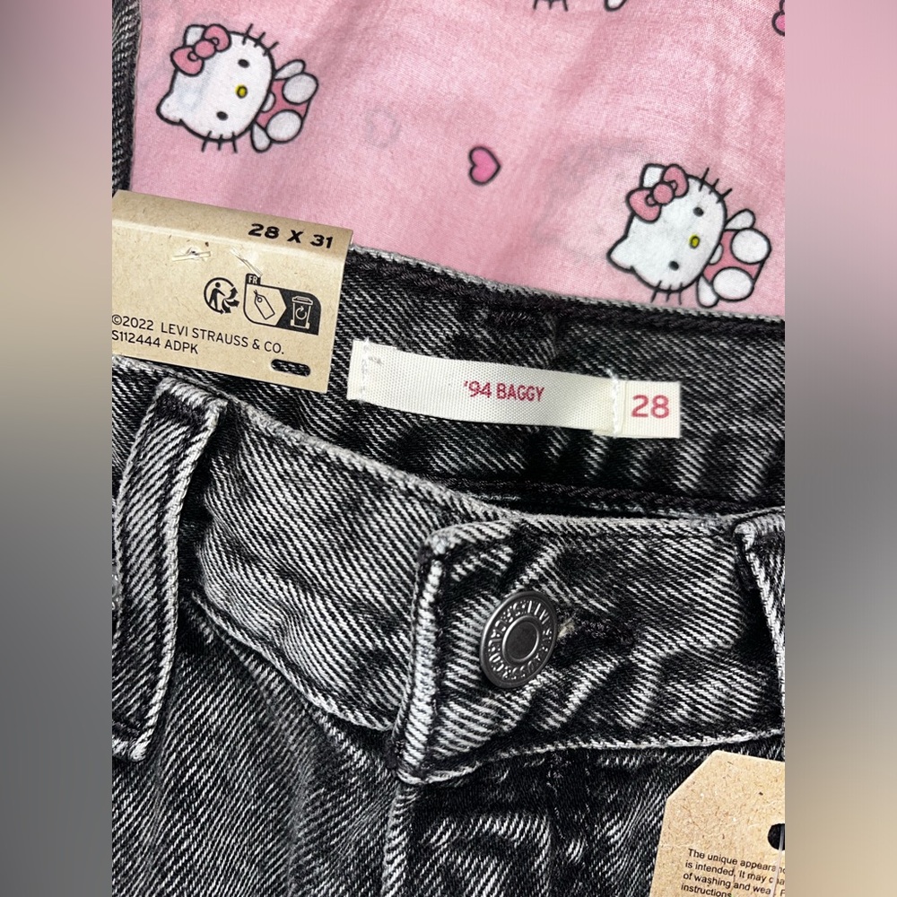 Levi’s mid rise baggy jeans